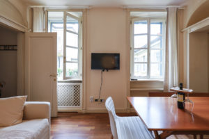 Moscova 29 – 1 bedroom apartment. Living area. Backyard windows