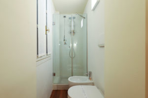 Moscova 29 – 1 bedroom apartment. Bathroom details